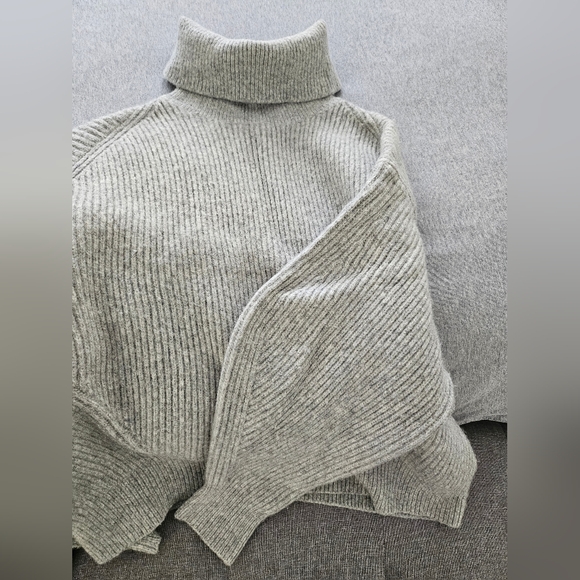 H&M  Grey Turtleneck - Picture 4 of 7